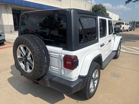 Used 2018 Jeep Wrangler Unlimited Sahara AWD/4WD image 3