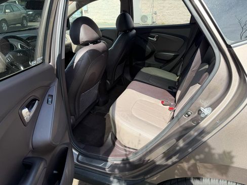 Used 2011 Hyundai Tucson Limited w/ Premium Pkg 3 image 7