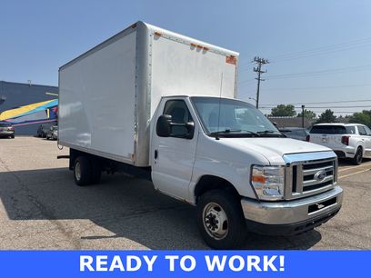 Used 2016 Ford E-450 and Econoline 450 Super Duty w/ Exterior Upgrade Package