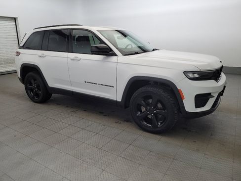 Used 2023 Jeep Grand Cherokee Altitude image 11