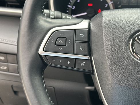 Used 2023 Toyota Highlander XSE AWD/4WD image 17