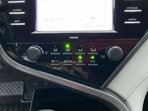 Used 2020 Toyota Camry LE FWD image 32