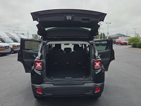 Used 2023 Jeep Renegade Latitude AWD/4WD image 14