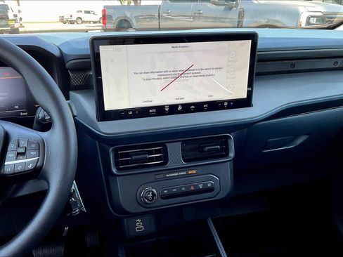 New 2025 Ford Maverick XL image 6