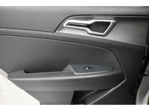 Used 2023 Kia Sportage LX image 24