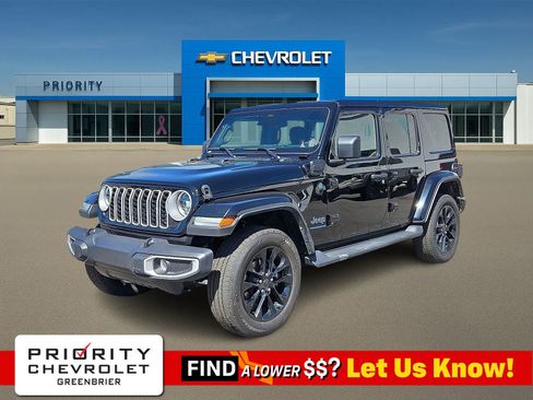 Used 2025 Jeep Wrangler Unlimited Sahara AWD/4WD image 1