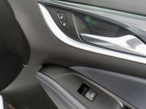 Used 2024 Buick Enclave Premium image 9