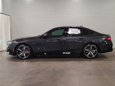 Used 2026 BMW 530i xDrive w/ M Sport Package AWD/4WD image 5