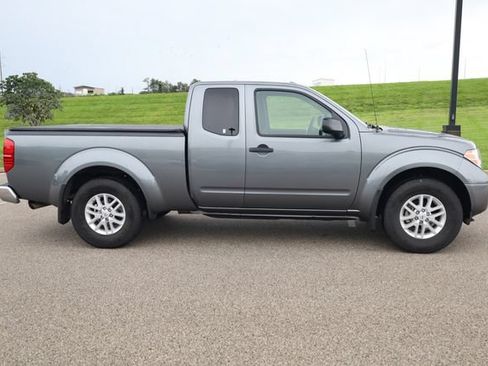 Used 2017 Nissan Frontier SV RWD image 3