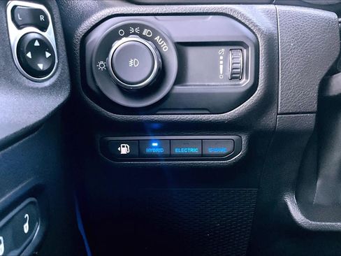 Used 2023 Jeep Wrangler Unlimited w/ Convenience Group AWD/4WD image 33