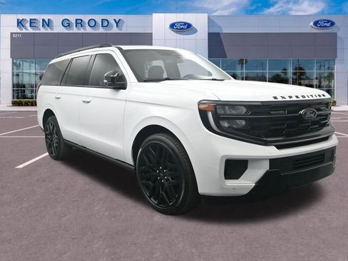 New 2026 Ford Expedition Platinum AWD/4WD image 1