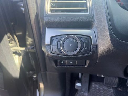 Used 2018 Ford Explorer XLT w/ Equipment Group 202A FWD image 11