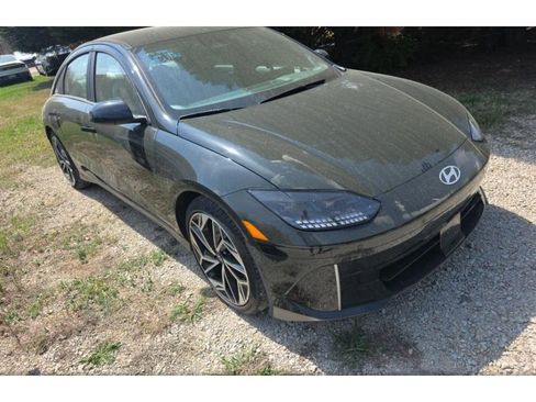 Used 2024 Hyundai Ioniq 6 SEL image 2