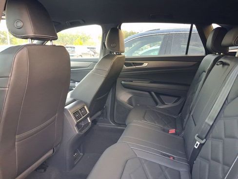 New 2026 Volkswagen Atlas Cross Sport SE FWD image 5