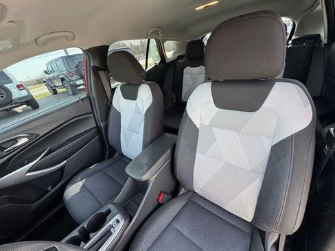 Used 2024 Chevrolet Trax LS w/ LS Convenience Package FWD image 16