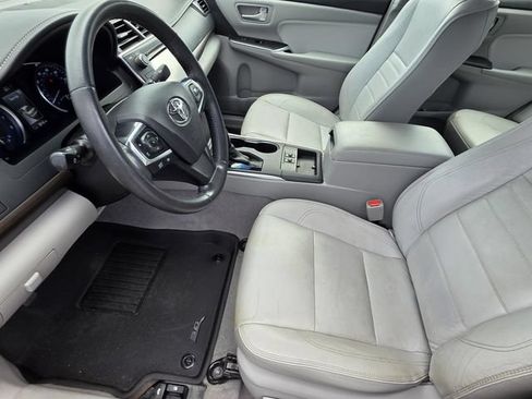 Used 2017 Toyota Camry XSE FWD image 6