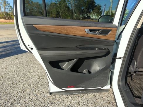 Certified 2025 Volkswagen Atlas SE image 27