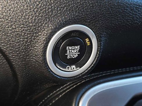 Used 2022 Dodge Challenger SXT image 23