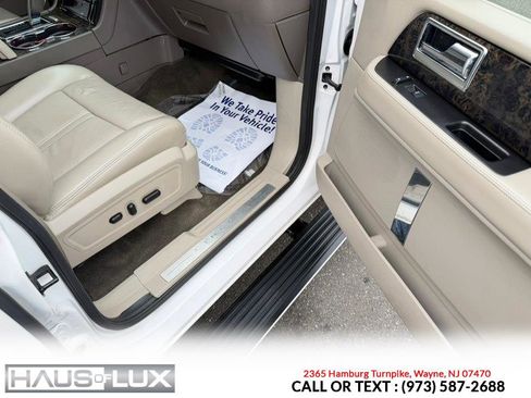 Used 2017 Lincoln Navigator Select image 21