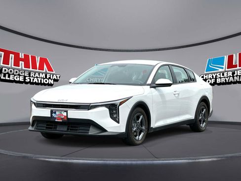 Used 2025 Kia K4 FWD image 1