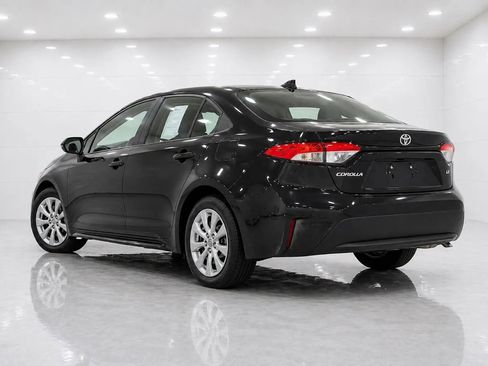 Used 2026 Toyota Corolla LE FWD image 3