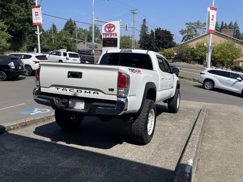 Certified 2023 Toyota Tacoma TRD Off-Road w/ Black Out Package (TMS) AWD/4WD image 7