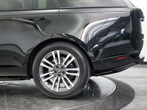 Used 2023 Land Rover Range Rover SE image 9