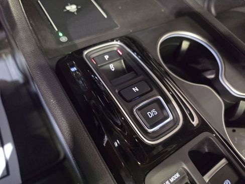 Used 2024 Honda Pilot Touring image 22