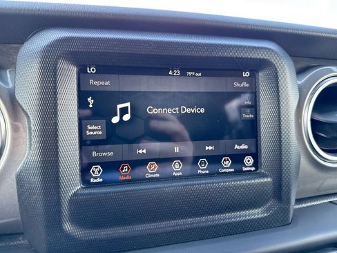 Used 2019 Jeep Wrangler Unlimited Sahara AWD/4WD image 14
