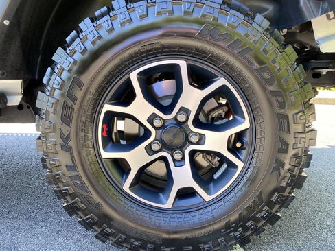 Used 2023 Jeep Wrangler Unlimited Rubicon w/ LED Lighting Group AWD/4WD image 43