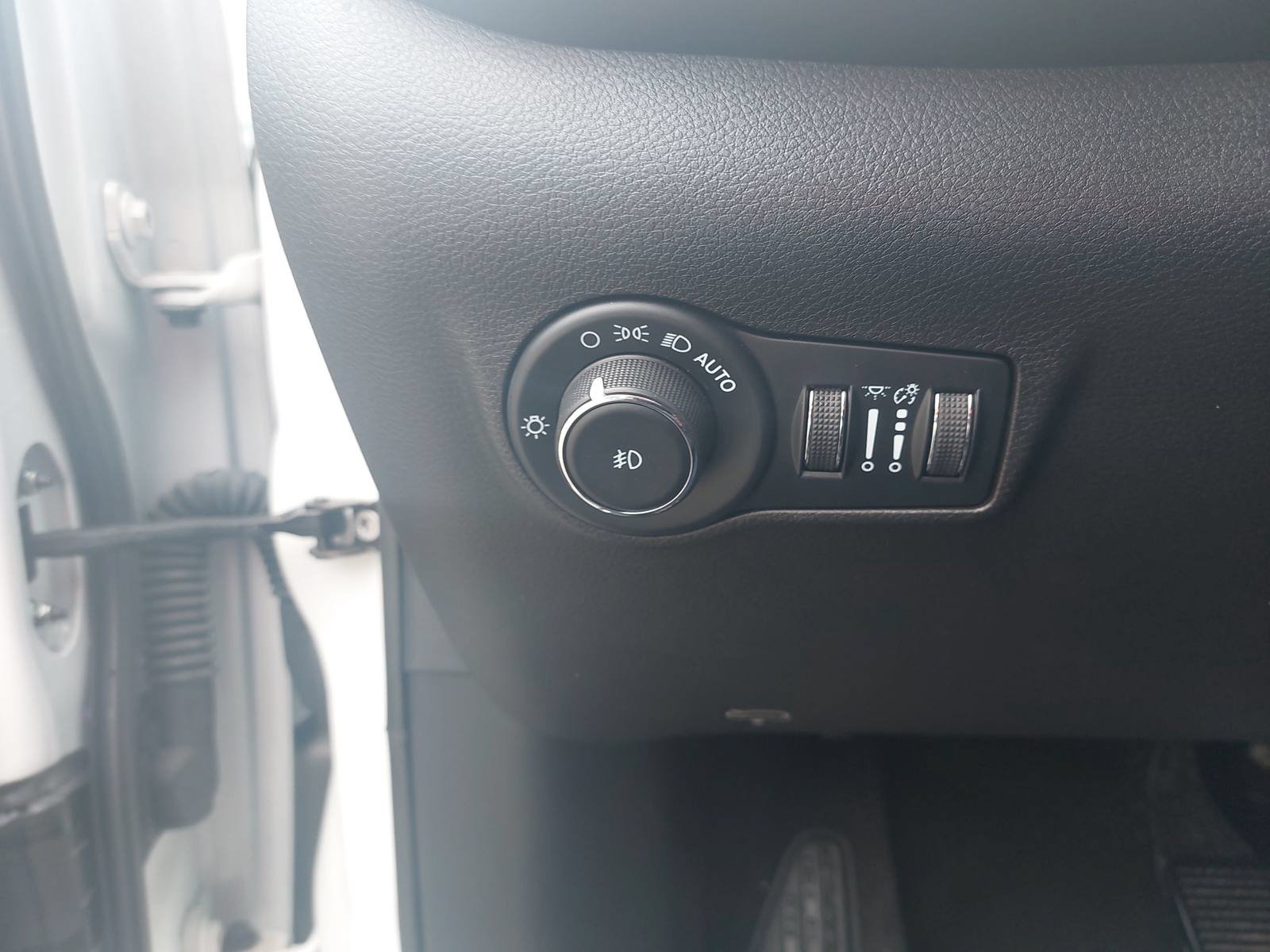 Used 2023 Jeep Compass Latitude AWD/4WD image 24