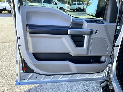 Used 2016 Ford F150 XLT w/ Equipment Group 302A Luxury AWD/4WD image 11