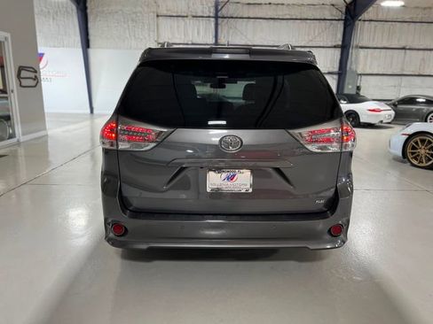 Used 2019 Toyota Sienna SE Premium image 44
