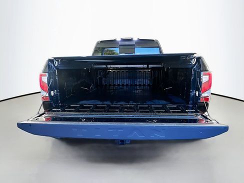 Used 2021 Nissan Titan PRO-4X w/ Pro-4x Convenience Package image 27