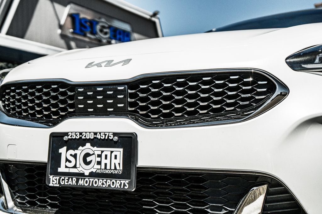 Used 2022 Kia Stinger GT1 AWD/4WD image 11