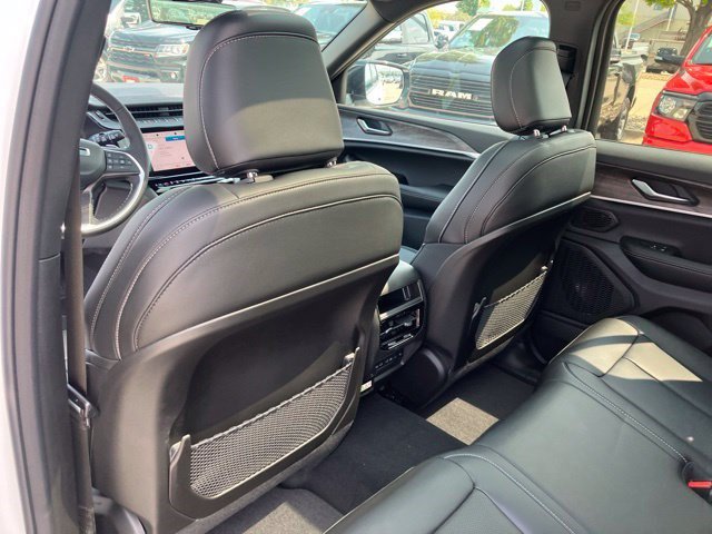 New 2026 Jeep Grand Cherokee Limited w/ Luxury Tech Group II AWD/4WD image 23