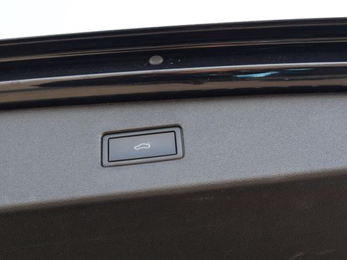 Used 2022 Volkswagen Tiguan SE w/ Panoramic Sunroof Package image 20