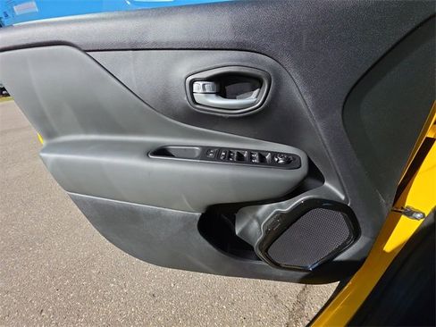 Used 2023 Jeep Renegade Altitude image 13