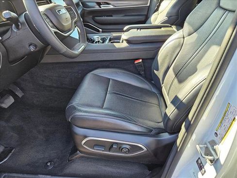 Used 2024 Jeep Wagoneer Series II w/ Flexible Seating Group image 15