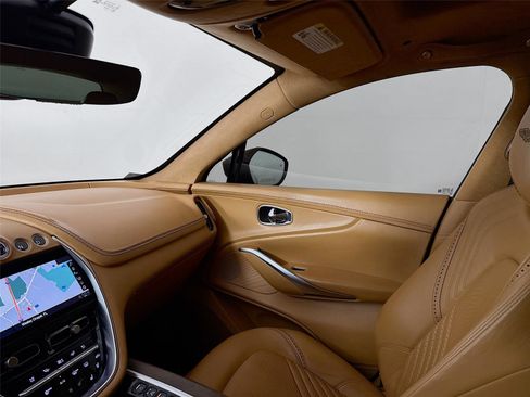 Used 2021 Aston Martin DBX image 22