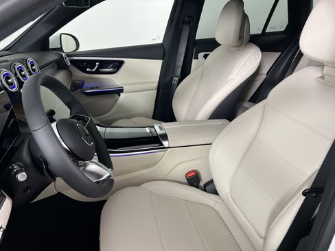 Used 2026 Mercedes-Benz GLC 300 4MATIC image 17
