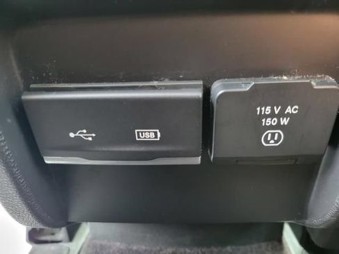 Used 2019 Jeep Cherokee Limited w/ Luxury Group AWD/4WD image 16