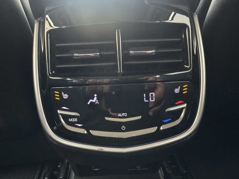 Used 2018 Cadillac XTS w/ Rear Seat Comfort Package image 40