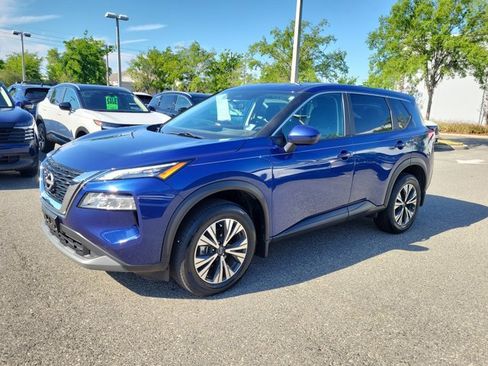 Used 2023 Nissan Rogue SV image 3