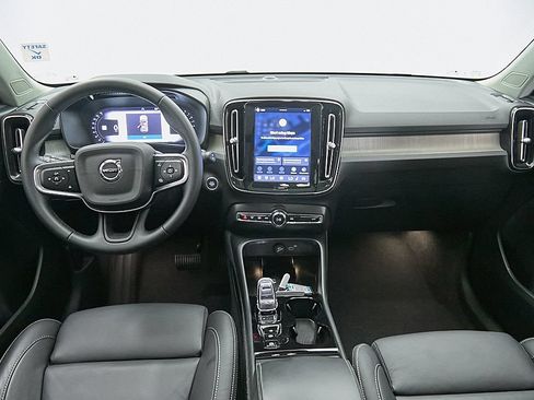Certified 2023 Volvo XC40 B5 Ultimate w/ Protection Package Premier AWD/4WD image 23