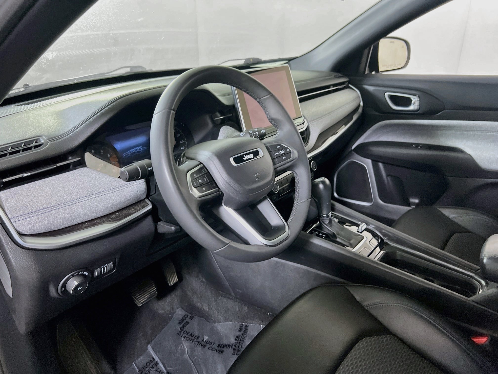 Used 2023 Jeep Compass Latitude AWD/4WD image 9