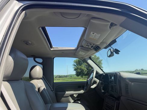 Used 2005 GMC Yukon Denali AWD/4WD image 17