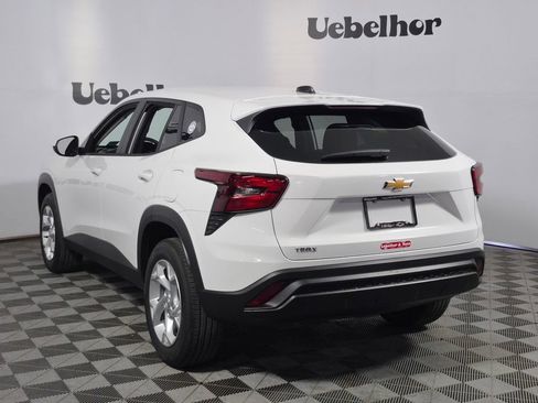 New 2026 Chevrolet Trax LS w/ LS Convenience Package FWD image 5