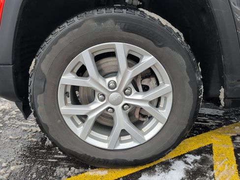 Used 2023 Jeep Grand Cherokee L Limited image 11