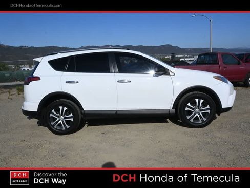 Used 2016 Toyota RAV4 LE w/ Preferred Accessory Package FWD image 5